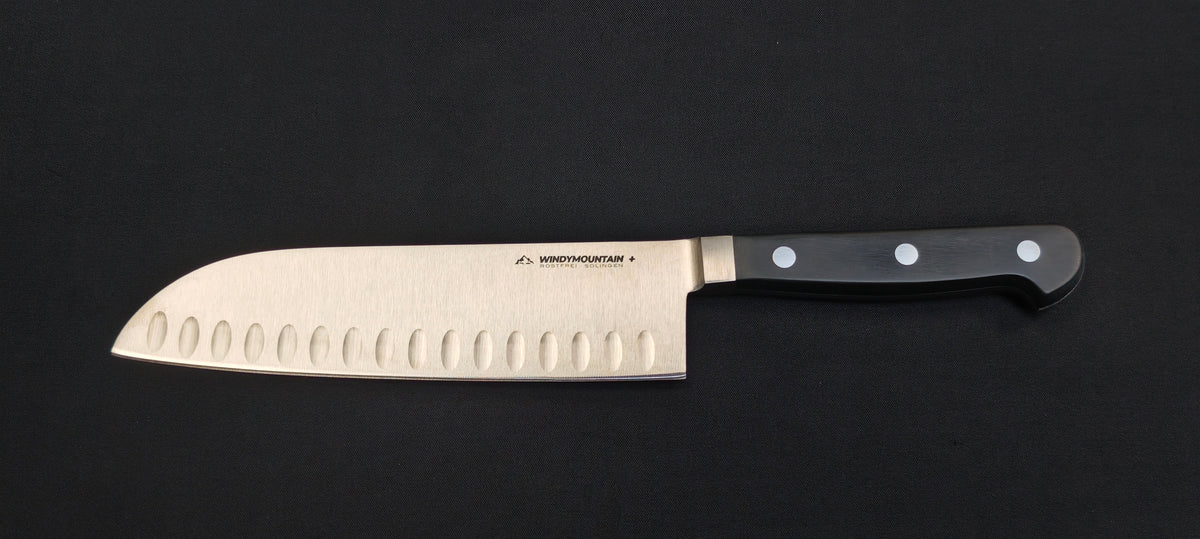Couteau Santoku WindyMountain avec lame inoxydable de 17,7 cm.