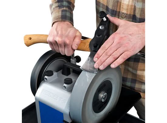 Tormek AX-40 – affûtage guidé des haches sur support universel