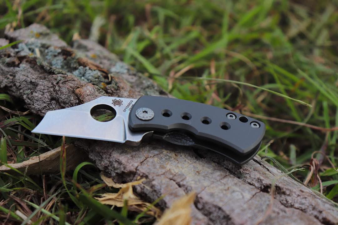 Spyderco McBee C236TIP, couteau pliant en titane avec lame CTS-XHP.