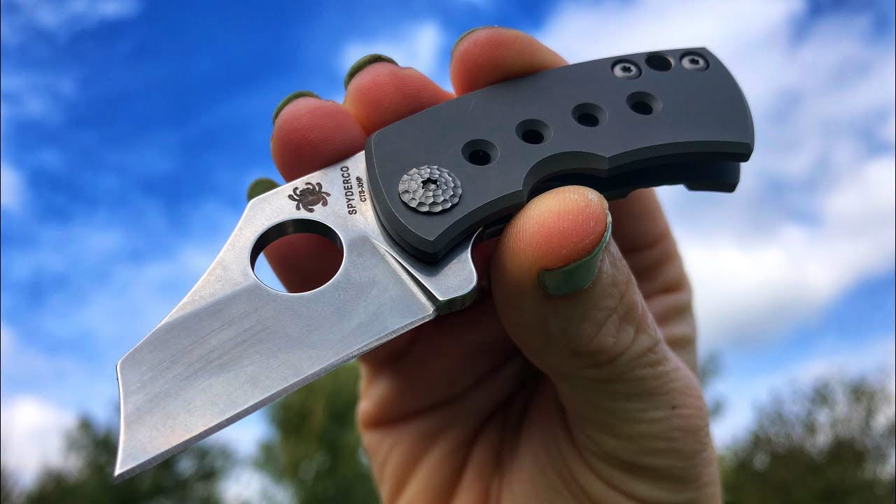 Spyderco McBee C236TIP, couteau pliant en titane avec lame CTS-XHP.
