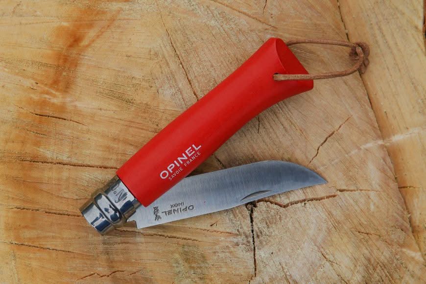Opinel N°08 Baroudeur Rouge avec lacet en cuir – Coutellerie Marcin