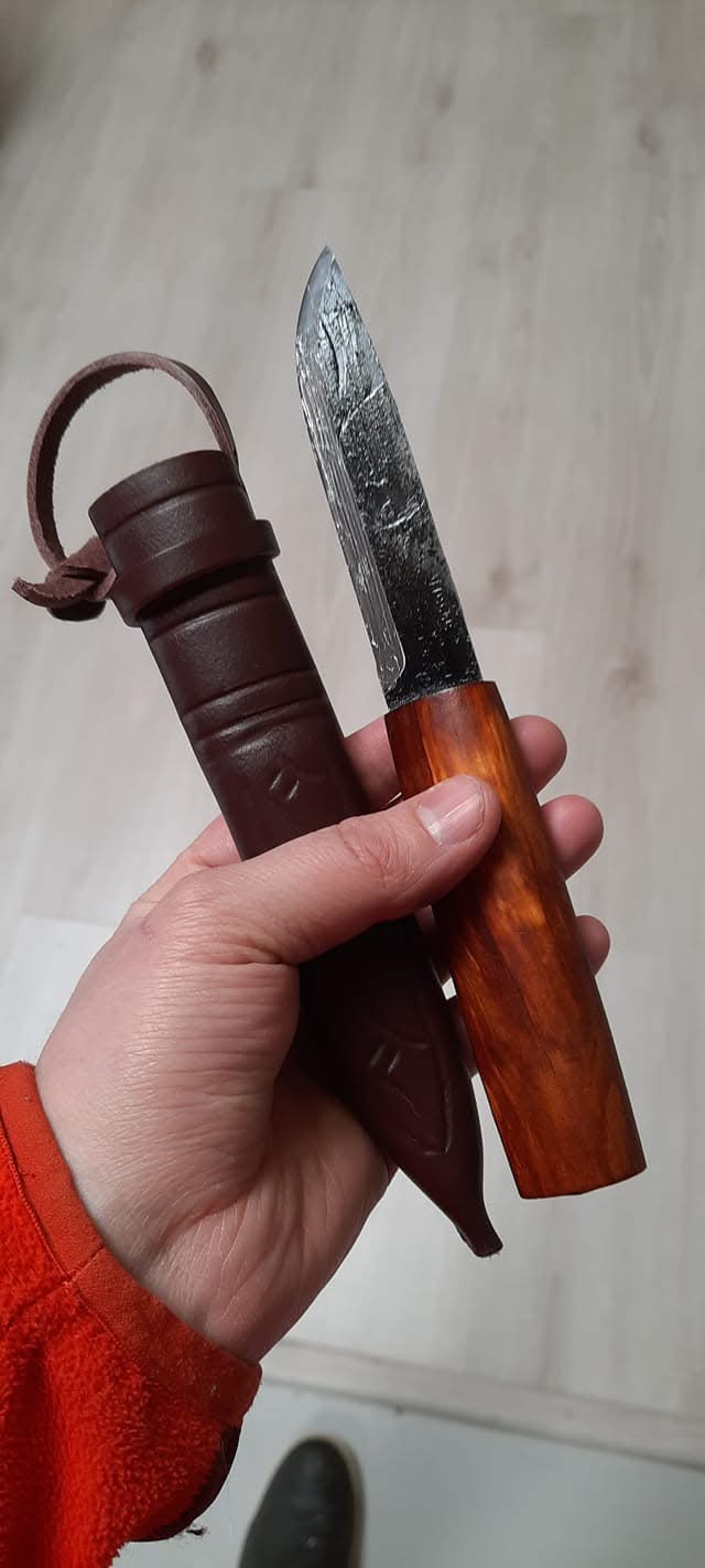 Helle Viking 200096, couteau fixe et étui en cuir