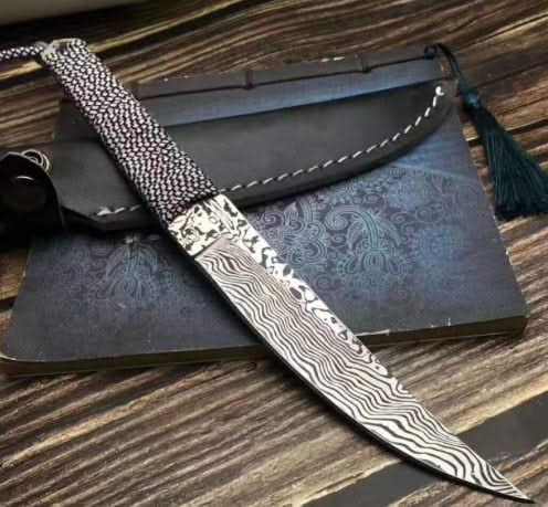 Couteau de chasse , survie , collection Chrysanthèmum - 