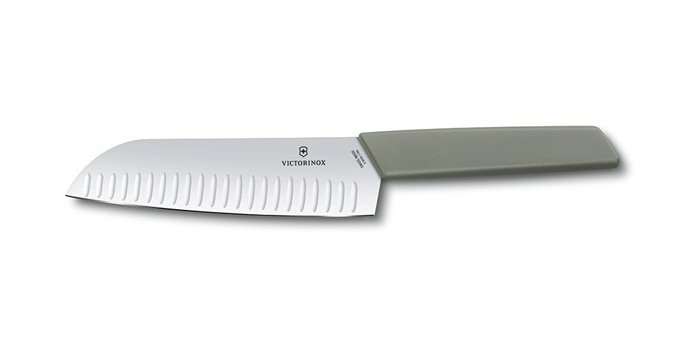Victorinox 6.9056.17K6B Couteau Santoku lame de 17 cm alvéolée - 