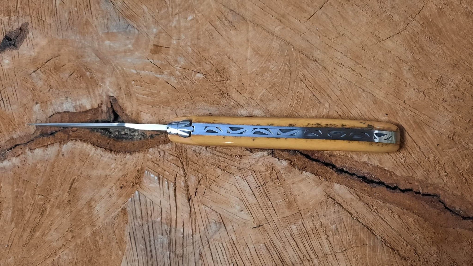 Le Laguiole PM 12 cm Mouche Forgée Os de Girafe - 