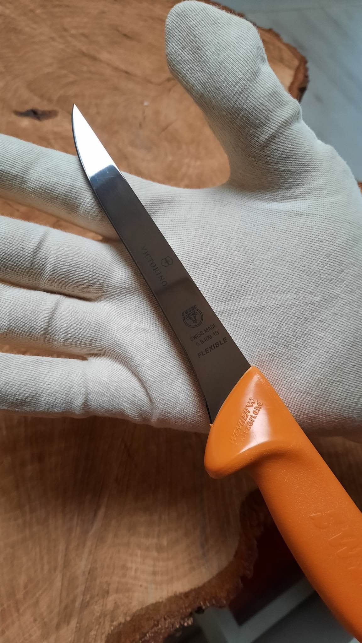 Cuchillo flexible para deshuesar Victorinox Swibo 5.8409.13 con mango amarillo