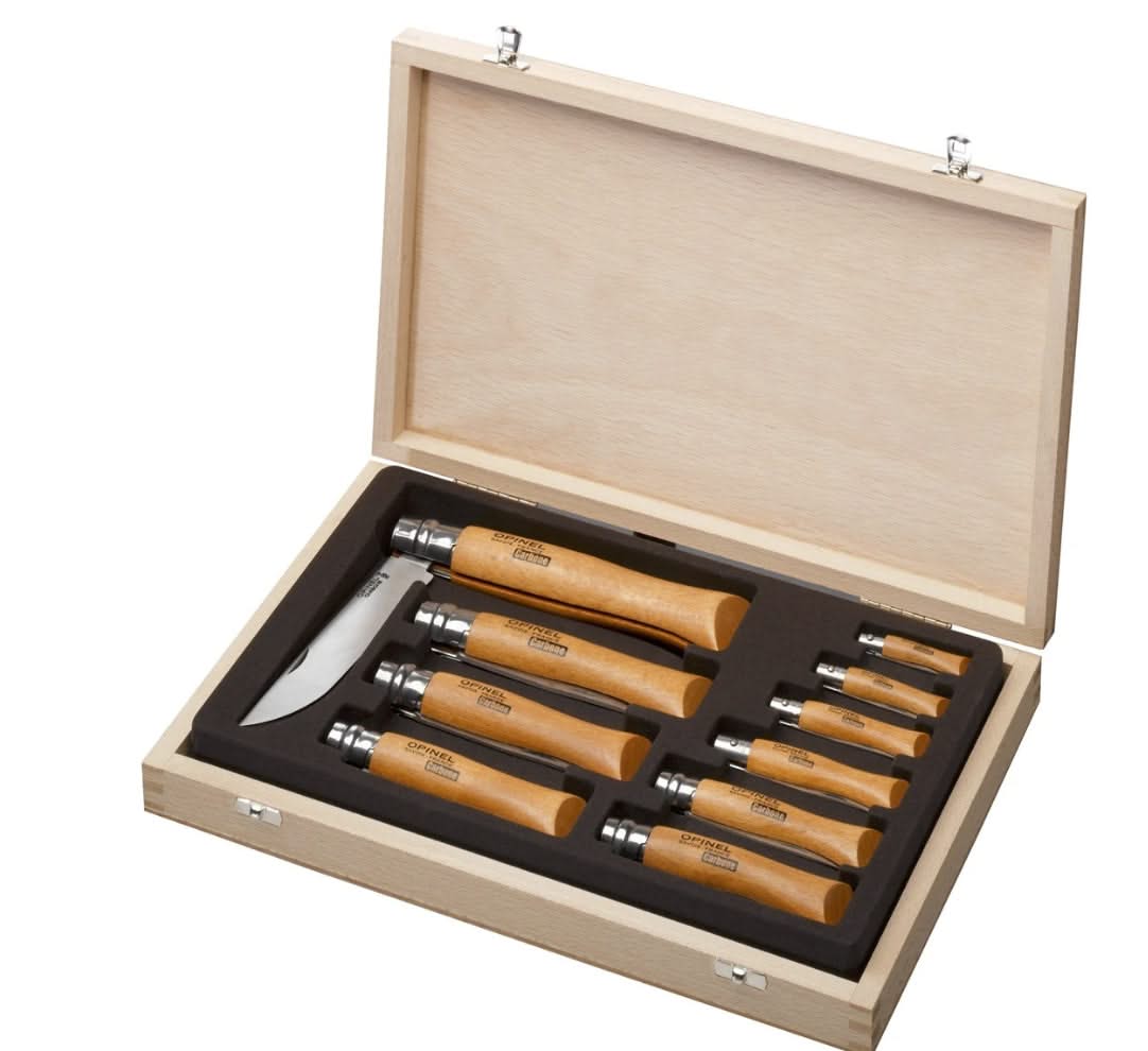 Opinel Collection – vitrine de 10 couteaux Carbone XC90