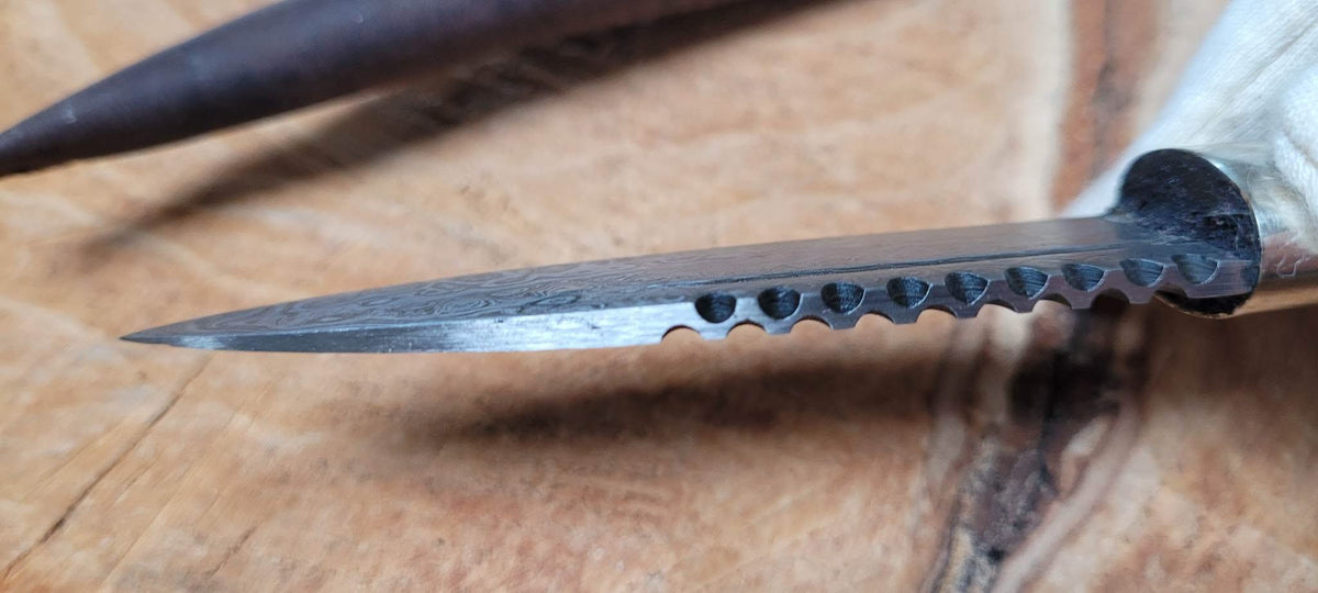Couteau Sgian Dubh avec lame en acier Damas et étui en cuir - 
