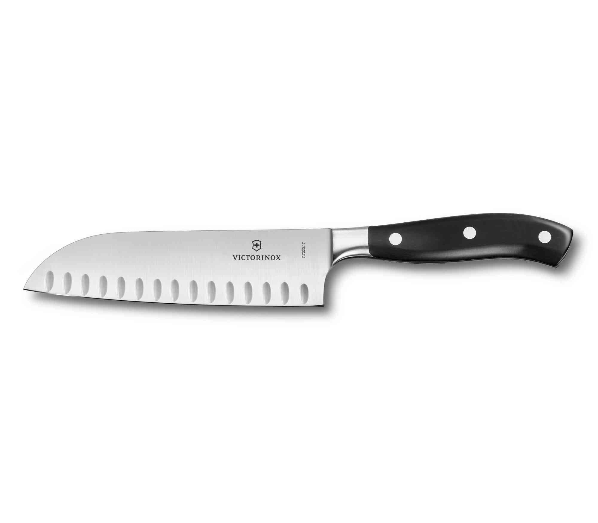 Cuchillo Santoku forjado Victorinox Grand Maître 7.7323.17G con hoja alveolada de 17 cm