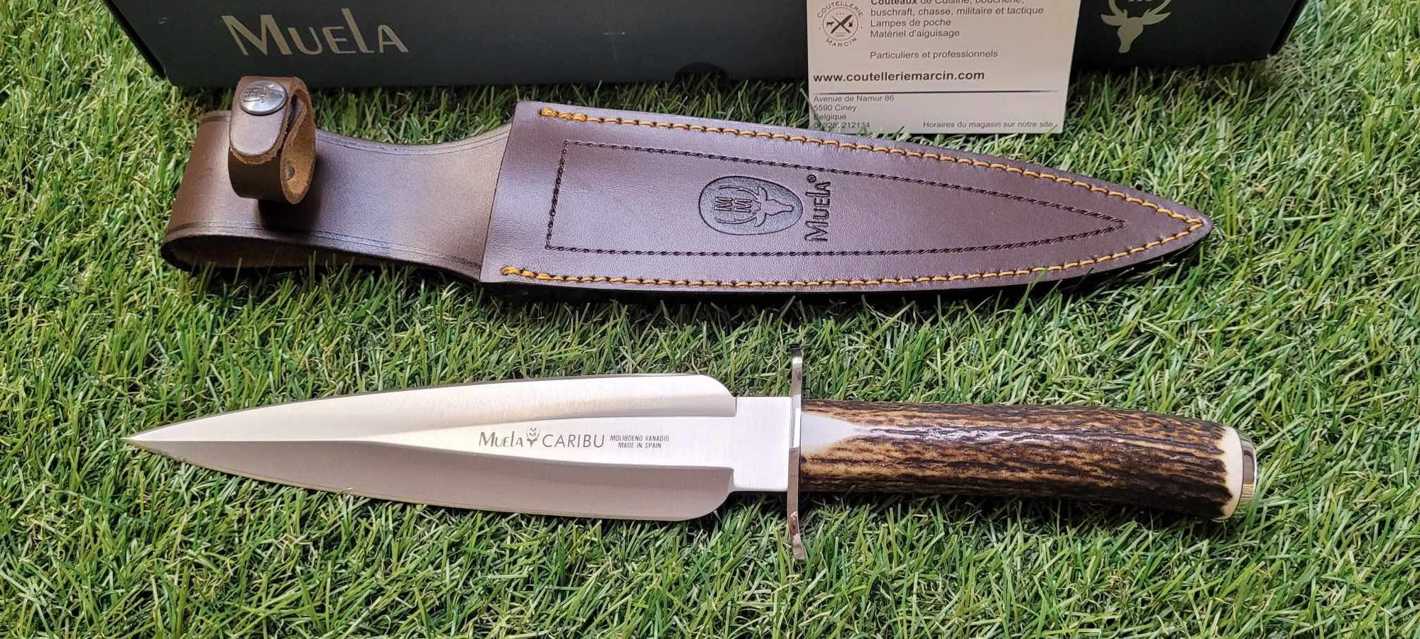 Muela Caribu.A Couteau de chasse avec manche en bois de cerf - 