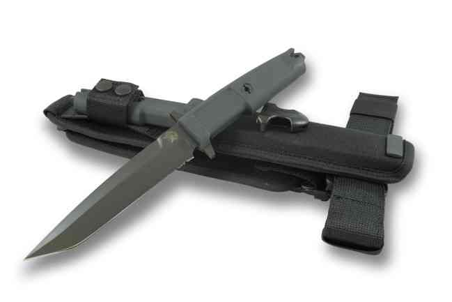 Manche ergonomique noir en Forprene démontable avec brise-vitre et trou pour dragonne sur Extrema Ratio Col Moschin