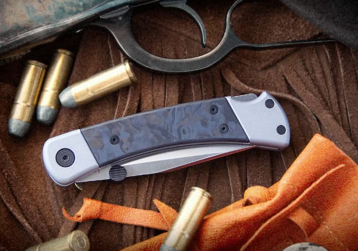 Buck 0110CFSLE1 Hunter Legacy Edition 2021 couteau pliant lockback avec lame CPM-S45VN et manche fibre de carbone
