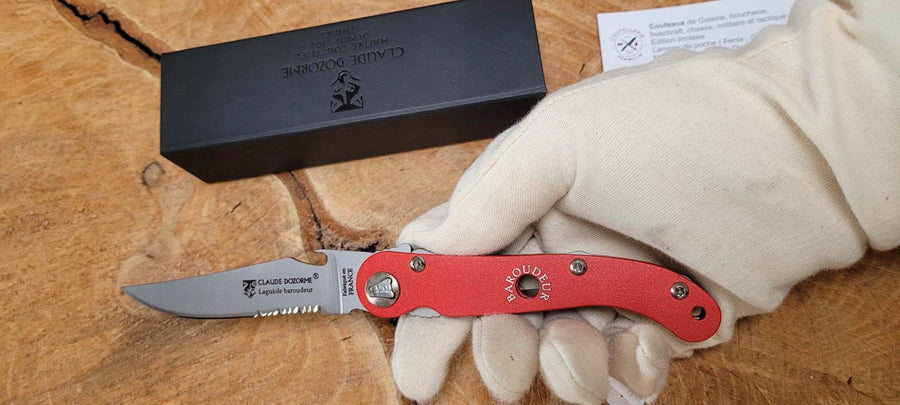 Claude Dozorme Laguiole Baroudeur Rouge avec décapsuleur - 